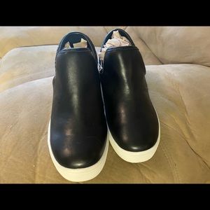 - 37 NWT Girls black boots